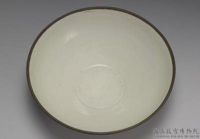 图片[2]-Bowl in bluish-white glaze, Song dynasty (960-1279)-China Archive